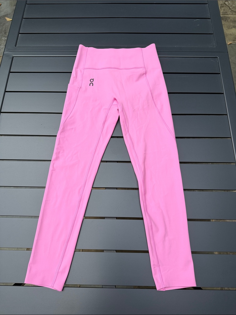 ON Studio Tights 7/8 - Raspberry - Picture 8 of 16